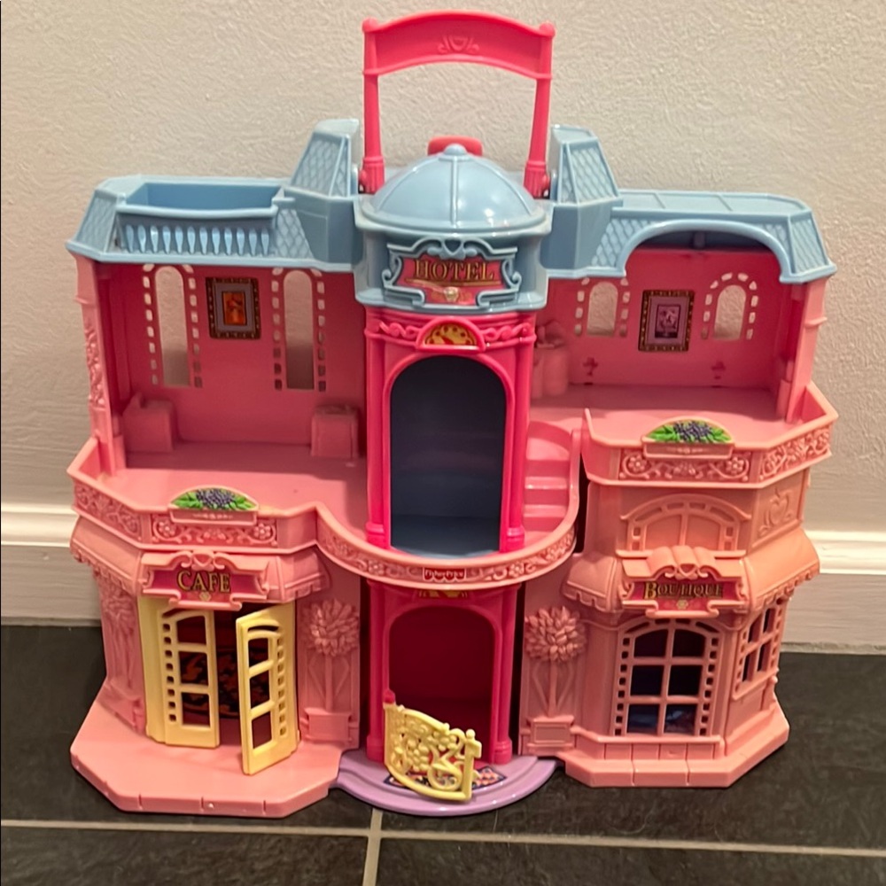 COPY - Fisher Price Sweet Streets Hotel with dolls and accessories - Picture 3 of 8